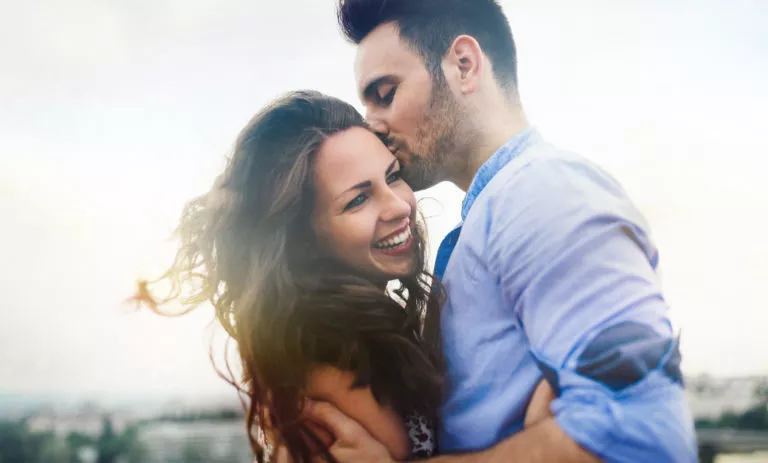 Beautiful,Couple,In,Love,Dating,Outdoors,And,Smiling